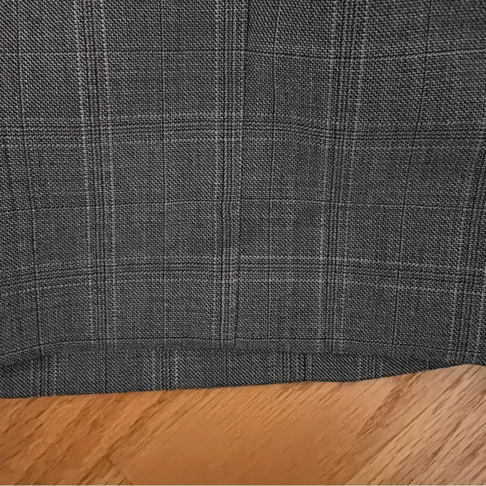 Banana Republic Tailored Slim Fit Men’s Suit – Light Gray Plaid – Preloved